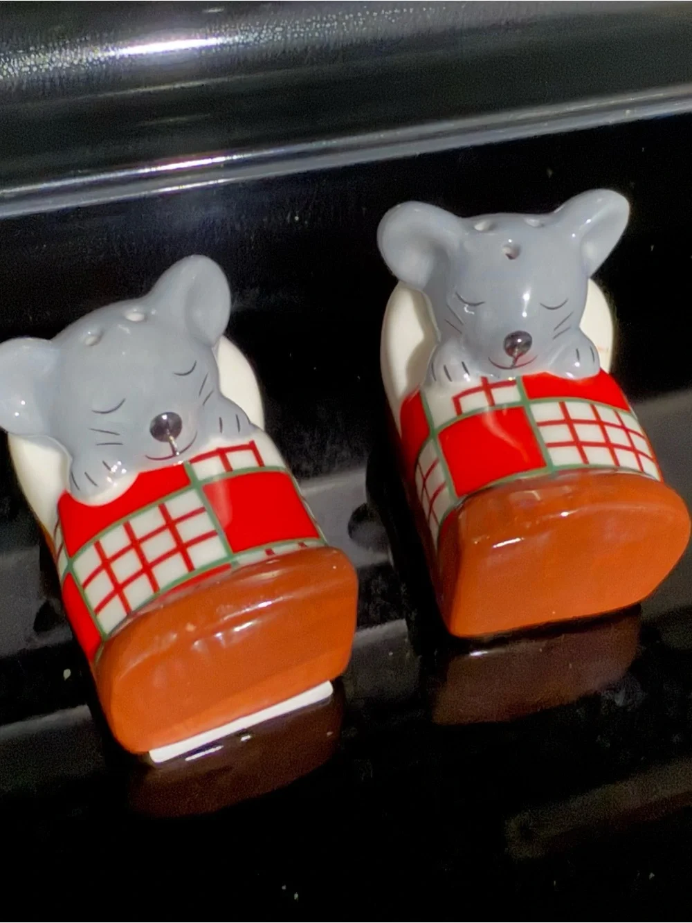 Sleeping Mouse Mini Salt and Pepper Shakers -NEW super cute Xmas, or any decor
